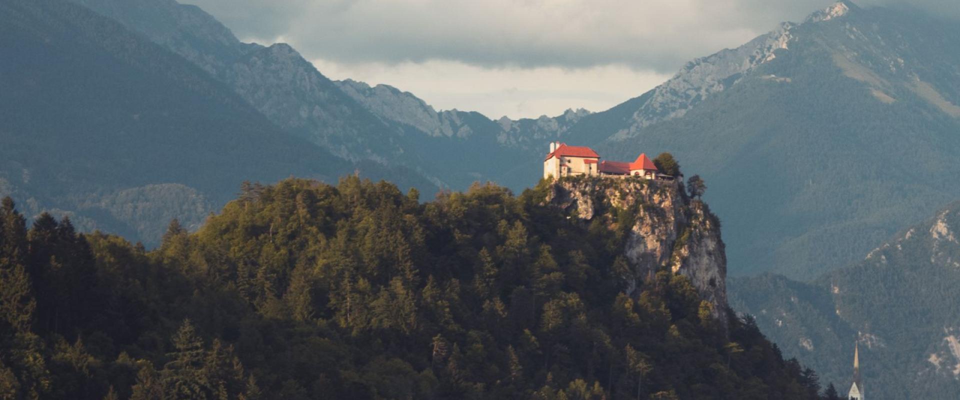Dobrovo Castle
